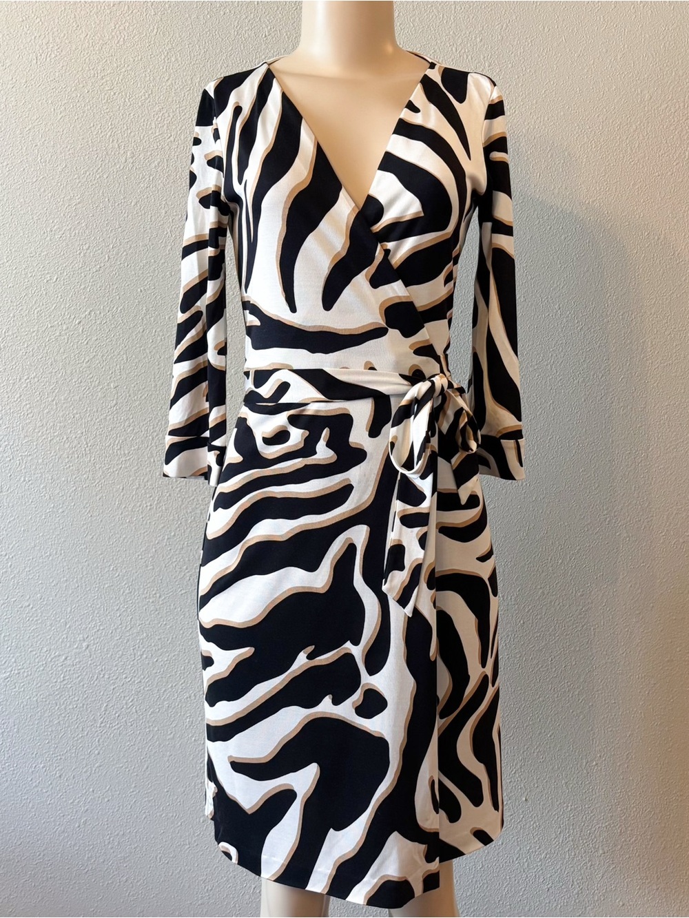 Diane Von Furstenburg Julian Silk Wrap Dress in Zebra Shadow Black Sz 4